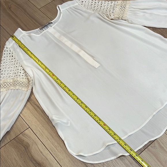 LOFT Elegant Cream Women's Top with Lace Sleeves - Picture 2 of 8